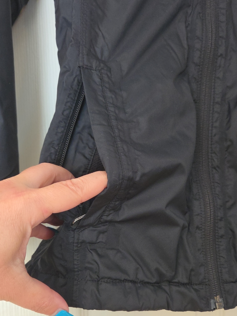 The North Face Girls Black Packable Rain Jacket with Hood Size Large 14/16 - Picture 3 of 8